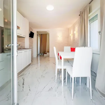 Апартаменты Plutone *